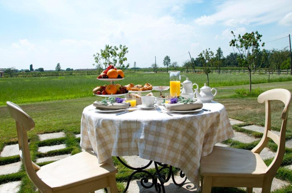 Antico Benessere Fara Gera dʼAdda Buitenkant foto